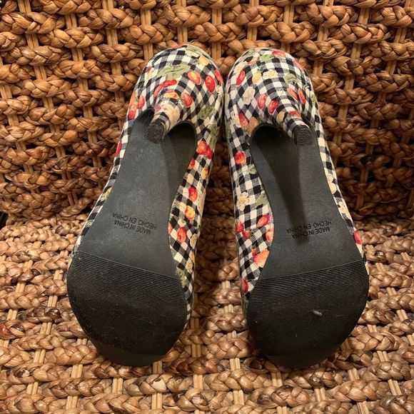 Forever 21 gingham berries print heels sz 5.5 - Picture 2 of 4